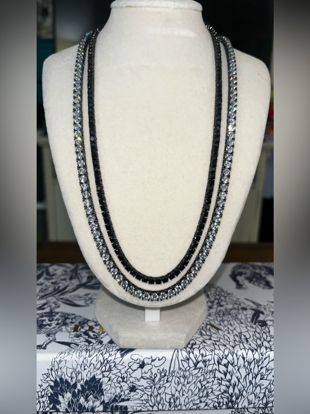 🖤✨ Bezel-Set Crystal Tennis Necklace ✨🖤
This one is STUNNING. 💎✨ can be sold sep
